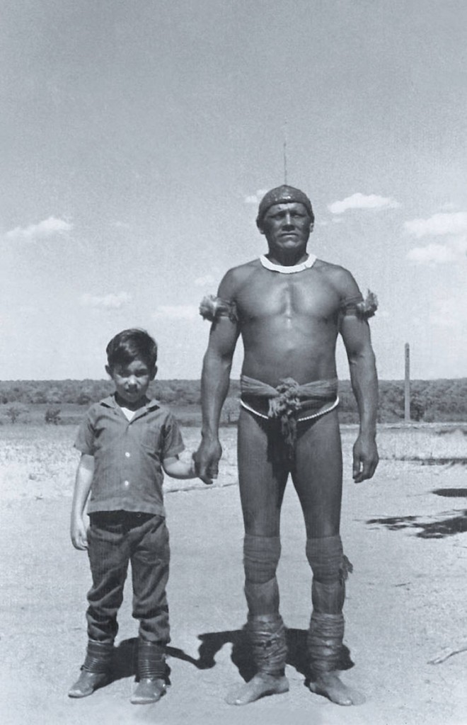 Fotografia do autor, quando criança, no Xingu