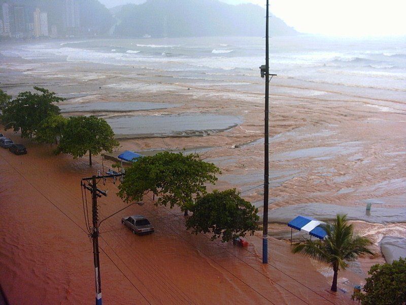 fotografia aérea da devastação causada pelas chuvas em Santa Catarina, em 2008